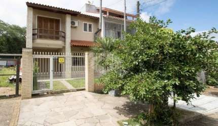 Casa residencial de 3 quartos sendo 1 suíte para locação no bairro Hípica.