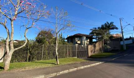 Linda casa com 4 suítes no Campo Comprido. próxima de mercados, colégios, parques, farmácias, rua da Cidadania entre outras.