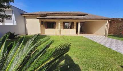 Excelente casa a poucos metros do mar, região privilegiada em Nova Tramandaí!