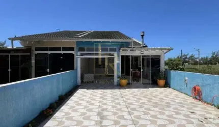 Linda casa Geminada próximo ao mar!