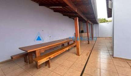 Casa à venda, 3 quartos, 1 suíte, 2 vagas, Conjunto José Vallim de Melo - Uberaba/MG
