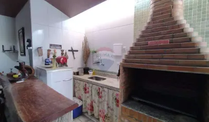 Casa Residencial com lojas Comerciais