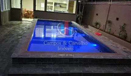 Residencia elegante com estruturas funcionais e area de lazer completa.