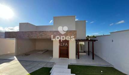 Casa Nova de Alto Padrão à Venda em Condomínio Tranquilo
