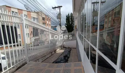 Casa com Excelente Localização no Centro de Barbacena. Ideal para Clínicas ou Residencial