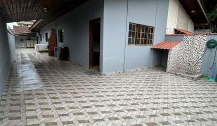 Casa com 03 dormitórios sendo 01 suite no Mato dentro em Ubatuba.