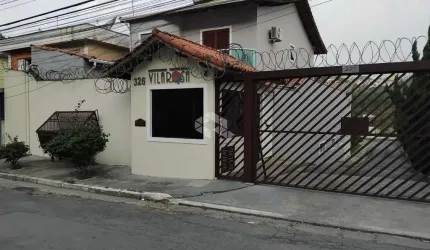 Casa de Condomínio com 3 Quartos e 3 banheiros à Venda.