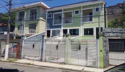 Sobrado na Vila Mazzei com 3 dormitórios e 2 vagas de garagem.