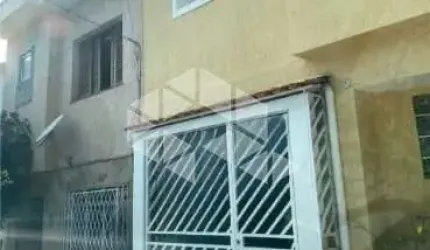 Sobrado com 3 dormitóros e 1 vaga em  Santa Terezinha