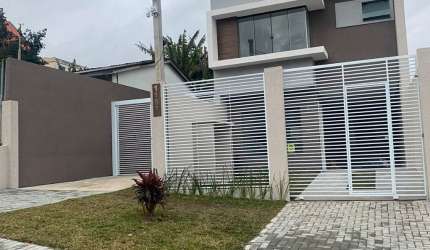 SOBRADO TRIPLEX DE FRENTE PARA A RUA COM TERRAÇO