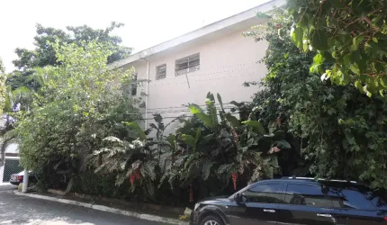 Casa com  03 dormitórios 02 vagas no Campo Belo
