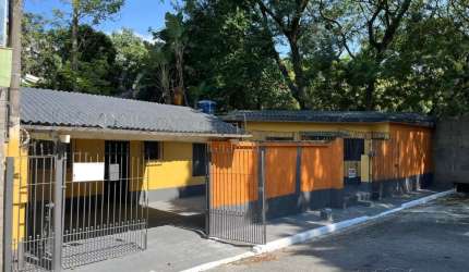 Casa 04 quartos 02 Vagas de garagem  em Interlagos