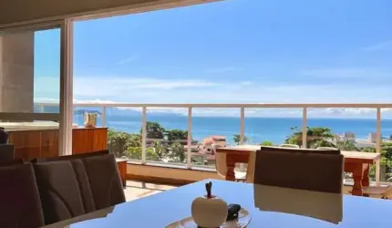 Linda cobertura c/ jacuzi vista mar na praia das Toninhas