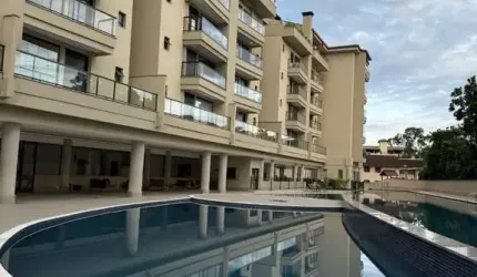 Linda cobertura com 3 dorms sendo 2 suítes e piscina privativa