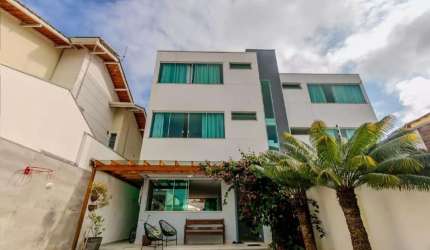 Sobrado Triplex - Praia dos Amores 500 m da praia