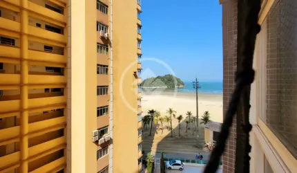 Apartamento pé na areia completamente reformado à venda na orla de Santos codigo: 76852