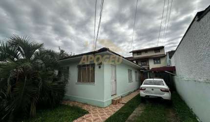 Casa para Venda em Curitiba, Novo Mundo, 6 dormitórios, 3 banheiros, 6 vagas