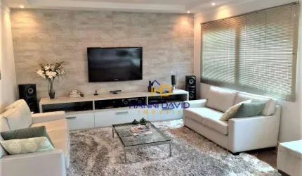 Linda casa á venda, reformada, quatro dormitórios, duas suítes master, varanda, quintal com churrasqueira e três vagas.