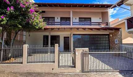 EXCELENTE SOBRADO AVERBADO NO CENTRO DE BARRA VELHA COM 269,92 M² PRIVATIVOS!!