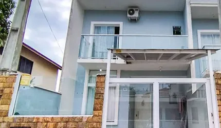 SOBRADO GEMINADO, MOBILIADO E AVERBADO - NO CENTRO DE BARRA VELHA!!