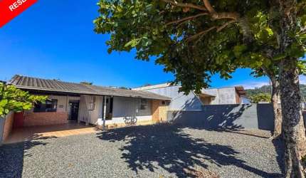 Casa com 3 dormitórios  - Excelente espaço de Terreno no bairro Gravatá