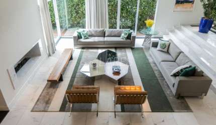 Casa de condomínio com 556 m², 5 quartos sendo 3 suítes à venda no bairro Campo Comprido.
