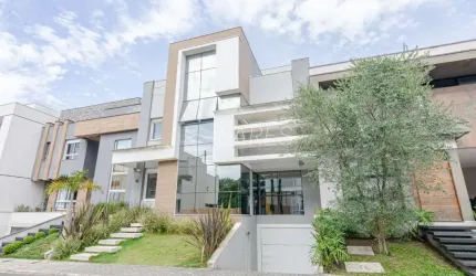 Casa em Condomínio no Uberaba com 4 dormitórios!