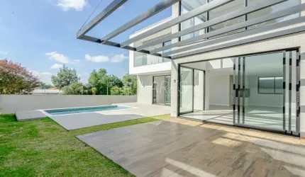Casa de condomínio com 499 m², 4 quartos sendo 4 suítes à venda!