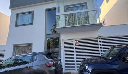 Excelente Casa 3/4 suítes com espaço gourmet em Buraquinho