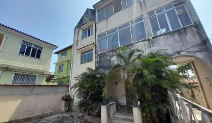 Apartamento tipo casa em Cascadura , 3 quartos, 2 banheiros e 3 quintais!!