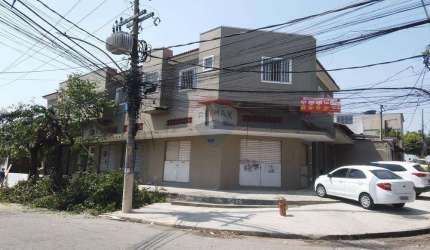4 lindos apartamentos e 4 lojas localizados próximos a estação ferroviária de Bento Ribeiro