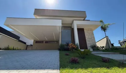 Casa à venda no Condomínio Portal dos Bandeirantes em Salto.