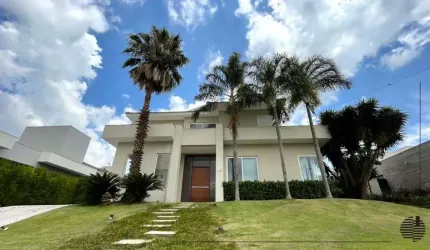 Linda casa no Condomínio Plaza Atheneé em Itu.