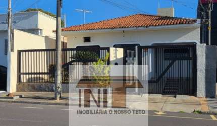 Linda casa atrás do Pão de Açúcar, para residência ou comércio