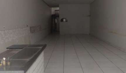 SALÃO COMERCIAL 2 WC COZINHA QUINTAL COBERTO