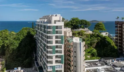 Apartamento com double suite no Arpoador