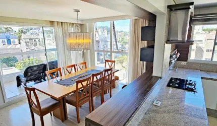 Apartamento semi-mobiliado com 4 quartos e 2 vagas de garagem