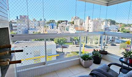 Apartamento semi-mobiliado com 4 quartos e 2 vagas de garagem