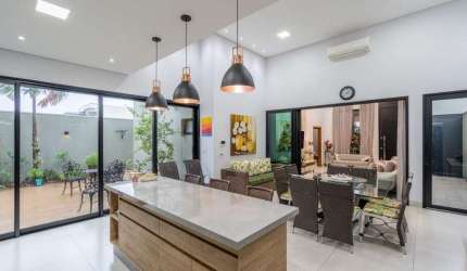 Casa com 3 suítes à venda no Condomínio Village do Lago em Três Lagoas - MS | Sofisticação e Imponência