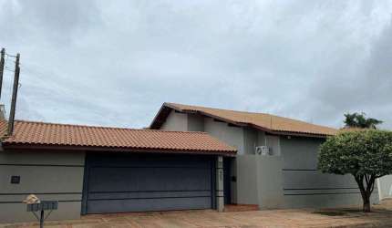 Oportunidade Excepcional: Ampla Residência com Edícula no Colinos