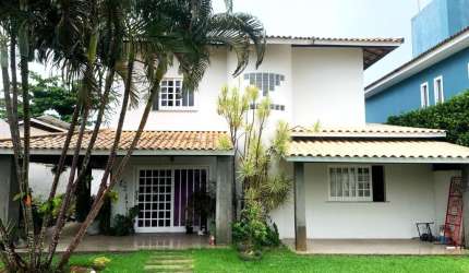 Casa 4 quartos, 2 suites em condomínio