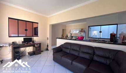 Casa de Esquina no Jardim Residencial Alto do Flamboyant em Limeira-SP