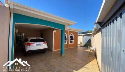 Casa de Esquina com Edícula à Venda no Jardim São Paulo em Limeira-SP