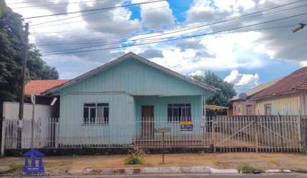 Casa com 140m² em terreno de 437,5m² no centro do município de Iguaraçu-PR
