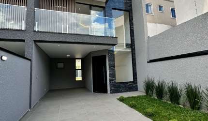 MAGNÍFICO SOBRADO NO BAIRRO COSTEIRA/ AO LADO DO BAIRRO IGUAÇU!! OPORTUNIDADE PARA VOCÊ QUE BUSCA CONFORTO, COMODIDADE E SEGURANÇA