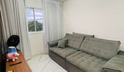 Apartamento saída de chapada, 2 quartos, piso porcelanato e planejados.