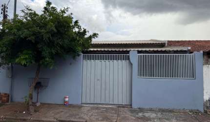CASA Á VENDA ou LOCAÇÃO