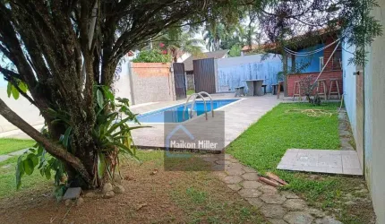 Imóvel á poucos passos da praia.