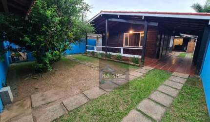 Casa e edícula bem localizado