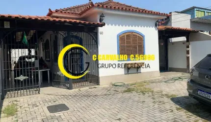 Casa em Brás de Pina com quintal e vagas de garagem
